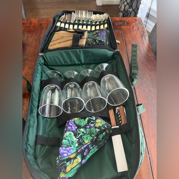 Picnic Backpack with full 4 person service - Picture 3 of 7